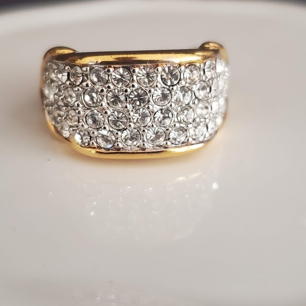 Elizabeth Taylor for Avon Gold Tone‎ Pave Rhinestone Cocktail Ring Size 7.5